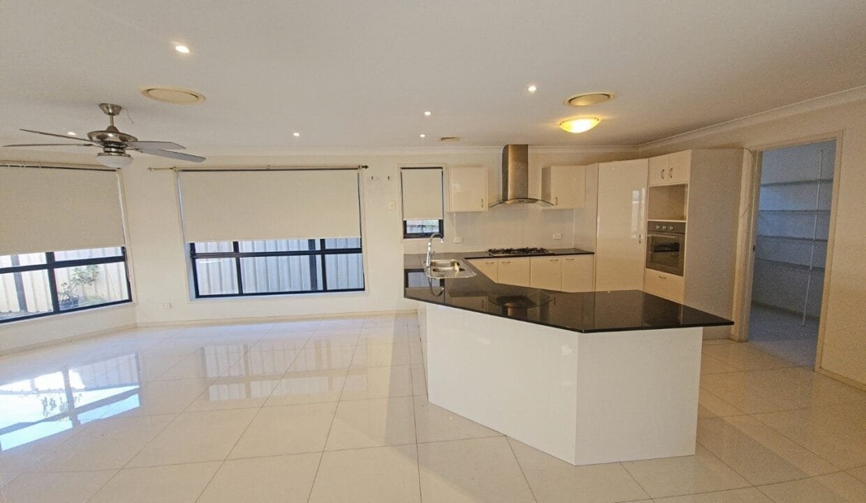 36 Pearce Road, Quakers Hill NSW 2763 (11)