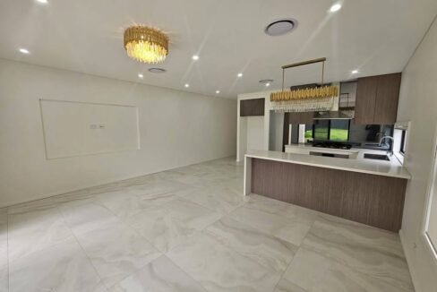 8 Bringelly Avenue, Pendle Hill, NSW 2145 RealHome Properties Rent