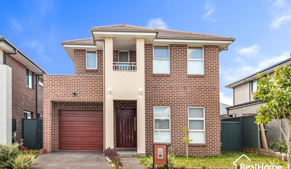 8-Qualmann-Street-Jordan-Springs-NSW-2747-RealHome-Agent-Derik-Gomes-Rent-Real-Estate-Sydney-(1)