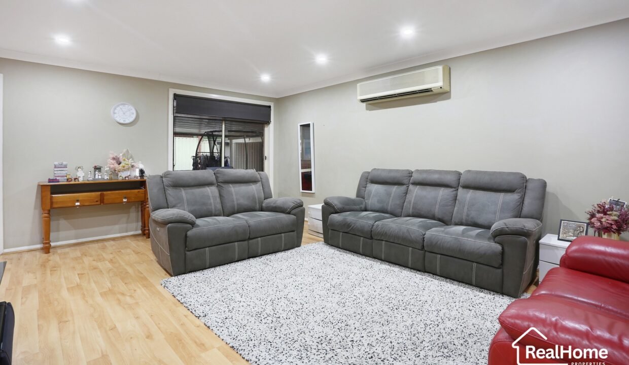 RealHome Properties 41 & 41A Kieren Drive, Blacktown NSW 2148 For sale Agent Derik Gomes (2)