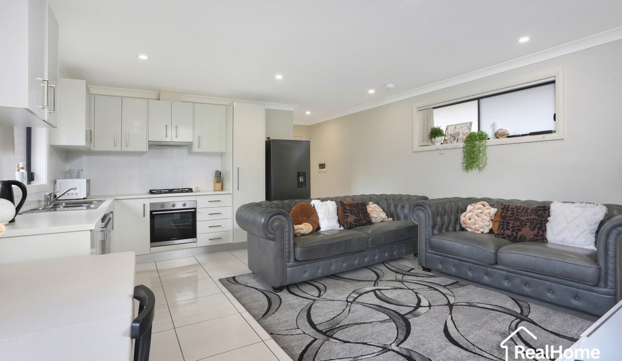 RealHome Properties 41 & 41A Kieren Drive, Blacktown NSW 2148 For sale Agent Derik Gomes (8)